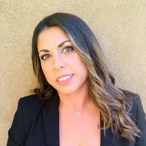 Meet your Posher, Claudia